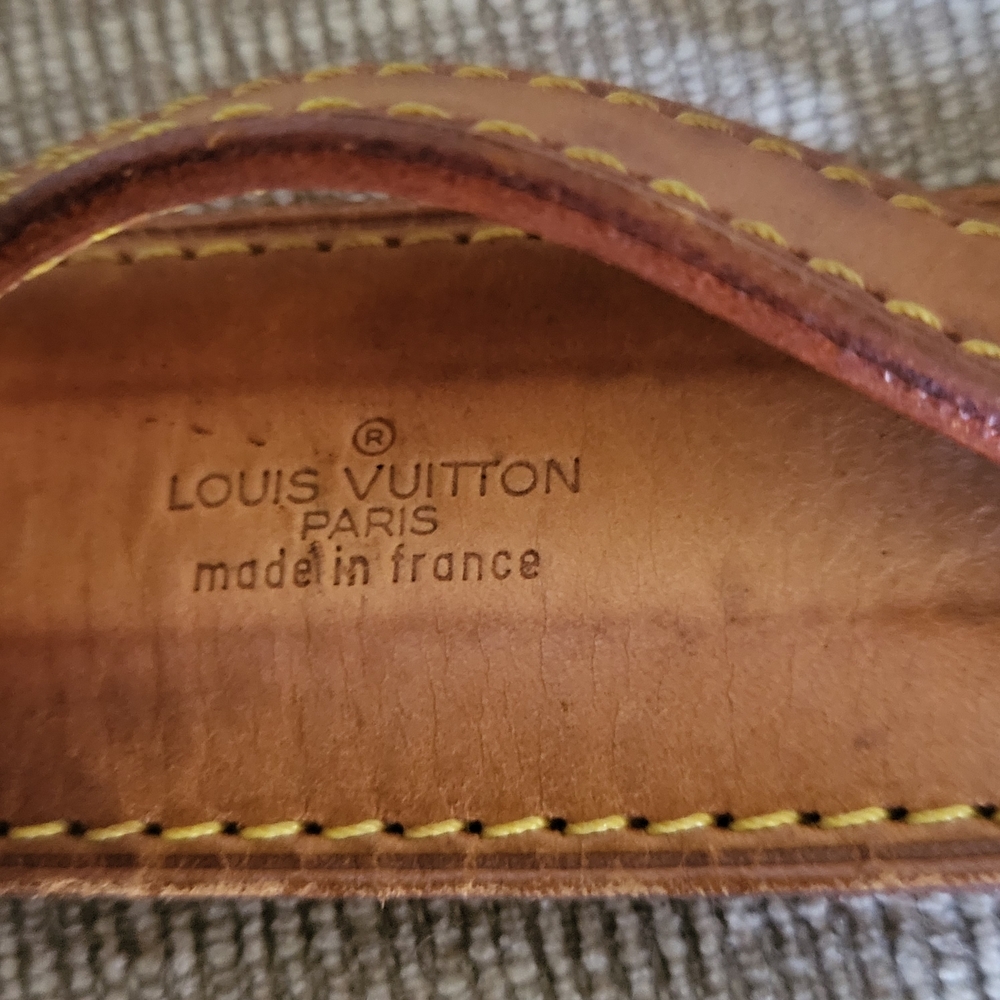 Louis Vuitton
Saint cloud vintage leather crossbody bag w/COA!!! - Picture 8 of 14